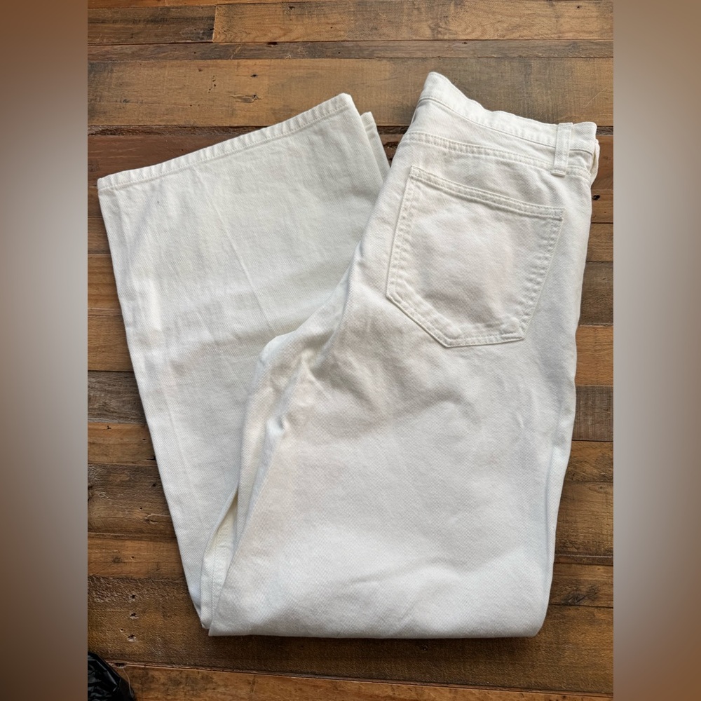 GAP Women’s High-Rise Wide-Leg Jeans in White